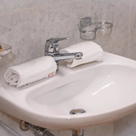 Ruga House In 3 * 阿斯科纳